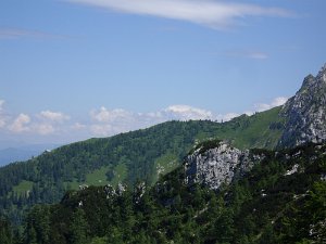 Purtschellerhaus Die Hütte liegt auf dem Nordgrat des Hohen Göll und auf der Grenze zwischen Österreich und Deutschland.